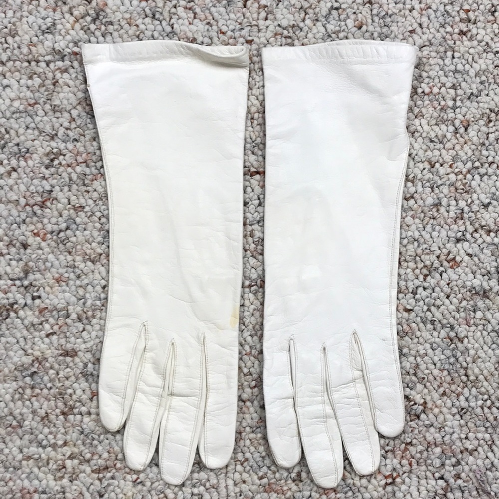 1960’s white leather gloves